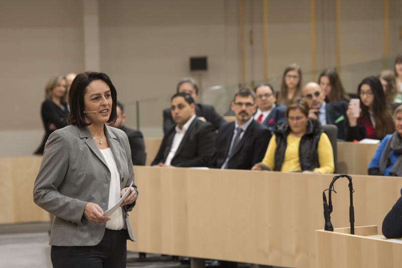 Moderatorin Sandra Szabo