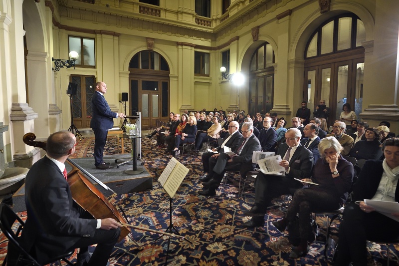 Begrüßung durch Nationalratspräsident Wolfgang Sobotka (V). Blick Richtung VeranstaltungsteilnehmerInnen