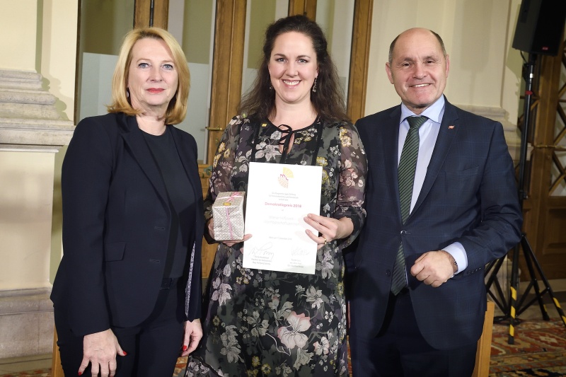 Von links: Zweite Nationalratspräsidentin Doris Bures (S), Wiener Hilfswerk Eva Bertalan, Nationalratspräsident Wolfgang Sobotka (V)