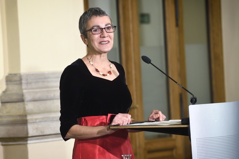 Am Rednerpult: Verein Peregrina Gülgün Stoiber