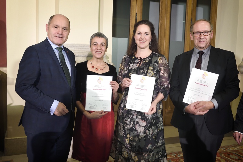 Von links: Nationalratspräsident Wolfgang Sobotka (V), Verein Peregrina Gülgün Stoiber, Wiener Hilfswerk Eva Bertalan, Projekt "100 Jahre Republik - 100 Jahre Leben" Walter Hermann