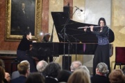 Von links: Musikerin Miyuki Schüssler am Klavier, Musikerin Ulrike Anton - Querflöte