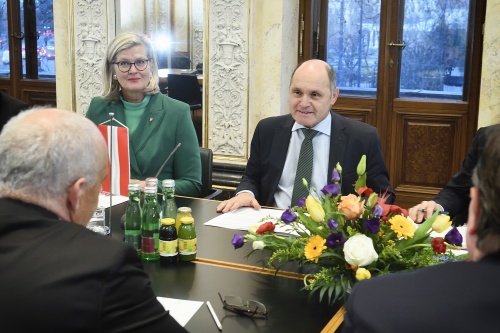 Aussprache. Von links: Österreichische Botschafterin Ursula Plassnik, Nationalratspräsident Wolfgang Sobotka (V)