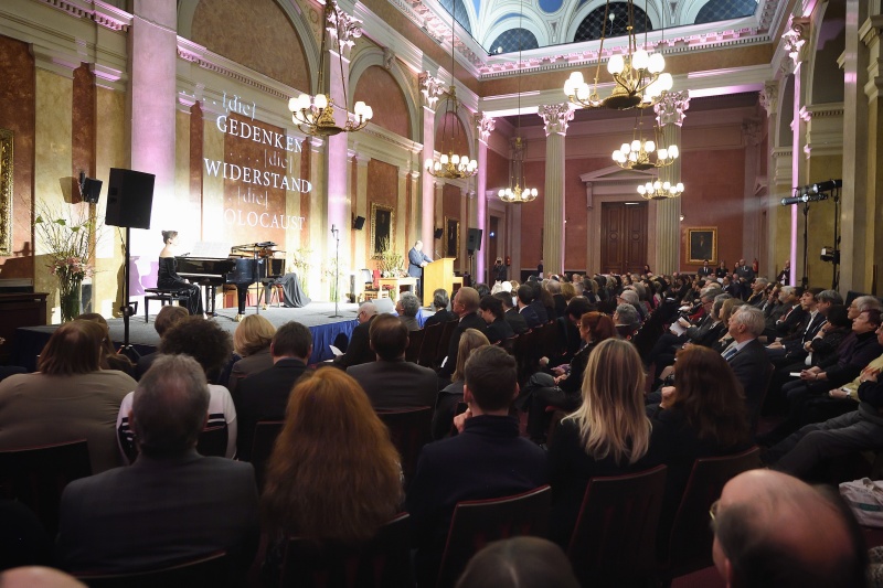 Begrüßung  Nationalratspräsident Wolfgang Sobotka (V). Blick Richtung VeranstaltungsteilnehmerInnen