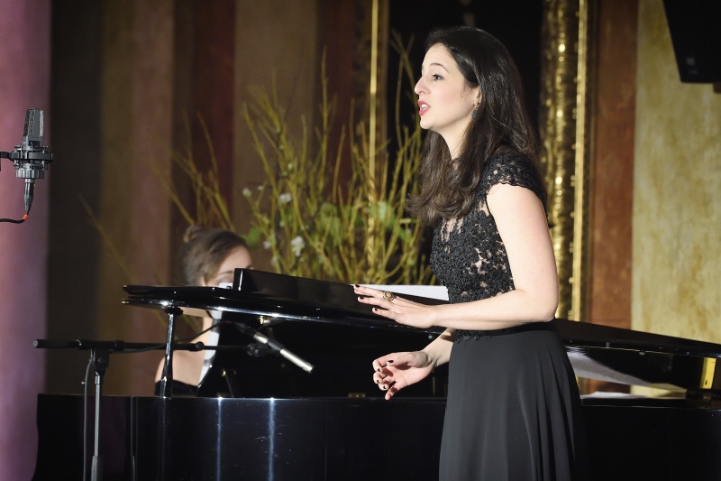 Musikalische Untermalung - Pianistin Sabina Hasanova und Sängerin Ethel Merhaut