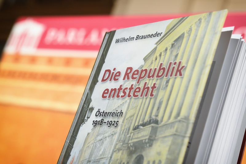 Das vorgestellte Buch: 'Die Republik entsteht. Österreich 1918-1925'