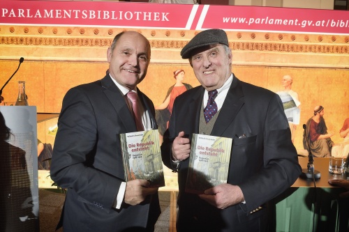Von links: Nationalratspräsident Wolfgang Sobotka (V), Autor Wilhelm Brauneder