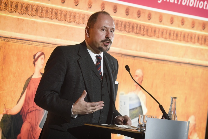 Einleitende Worte durch Verlagsleiter Wolfgang Dvorak-Stocker