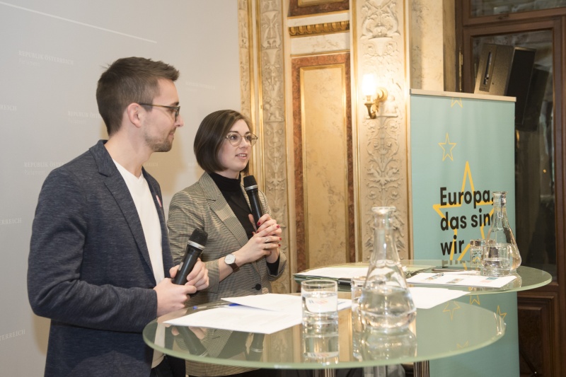 Am Rednerpult von links: Christian Zoll, Martina Tiwald