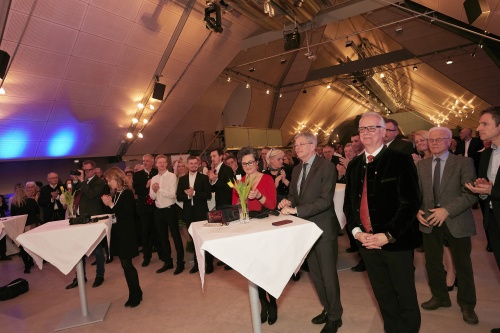 VeranstaltungsteilnehmerInnen mit Landeshauptmann Peter Kaiser (w. von rechts)