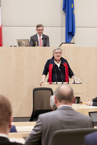 Am Rednerpult Bundesrätin Inge Posch-Gruska (S) bei ihrer Abschiedsrede. Am Präsidium: Bundesratsvizepräsident Magnus Brunner (V)