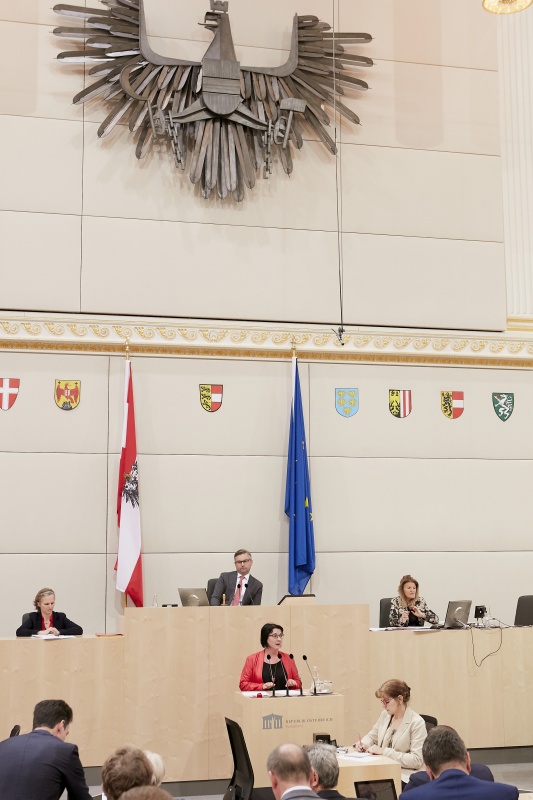 Bundesrätin Andrea Kahofer (S) am Rednerpult