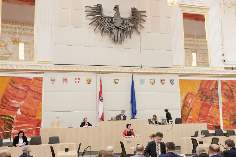 Bundesrätin Andrea Kahofer (S) am Rednerpult