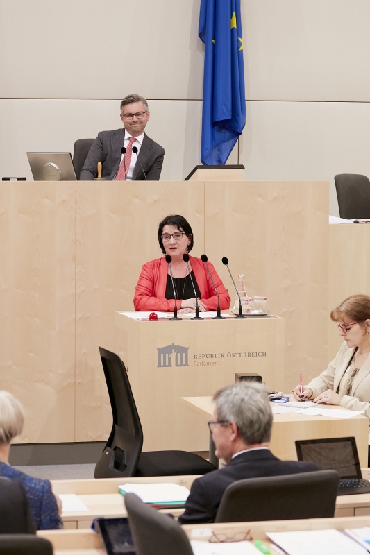 Bundesrätin Andrea Kahofer (S) am Rednerpult