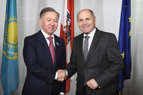 Von links: Vorsitzender der Abgeordnetenkammer des Parlaments von Kasachstan Nurlan Nigmatulin, Nationalratspräsident Wolfgang Sobotka (V)