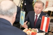 Vorsitzender der Abgeordnetenkammer des Parlaments von Kasachstan Nurlan Nigmatulin während der Aussprache