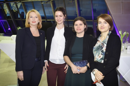 Von links: Zweite Nationalratspräsidentin Doris Bures (S), Extremismus- und Terrorismusforscherin Julia Ebner, Journalistin und Autorin Ingrid Brodnig, Moderation Olivera Stajic