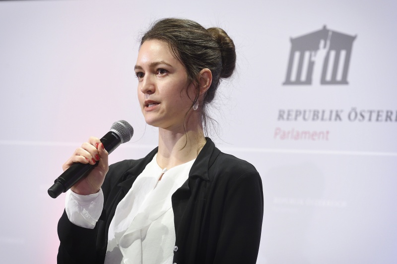 Extremismus- und Terrorismusforscherin Julia Ebner am Wort