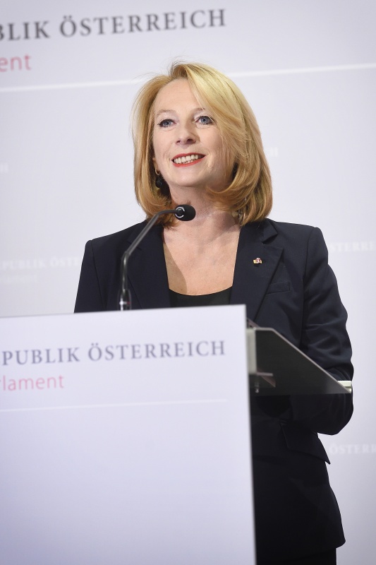 Zweite Nationalratspräsidentin Doris Bures (S) bei der Begrüßung