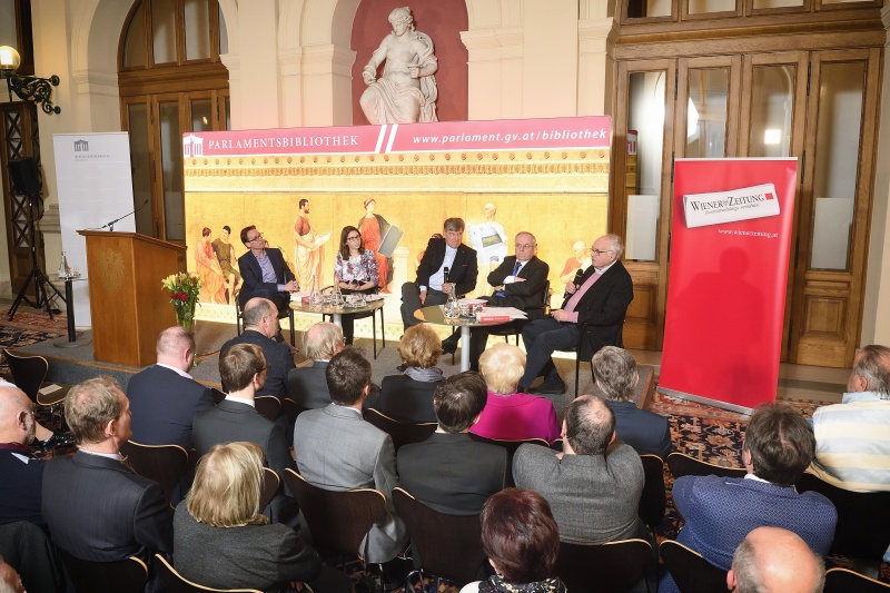 Podiumsdiskussion. Von links: Autor Walter Hämmerle, Vorsitzende der Sozialistischen Jugend Österreich Julia Herr, Bundesratspräsident a. D. Herwig Hösele, Volksanwalt Peter Fichtenbauer, Zweiter Nationalratspräsident a. D.Heinrich Neisser