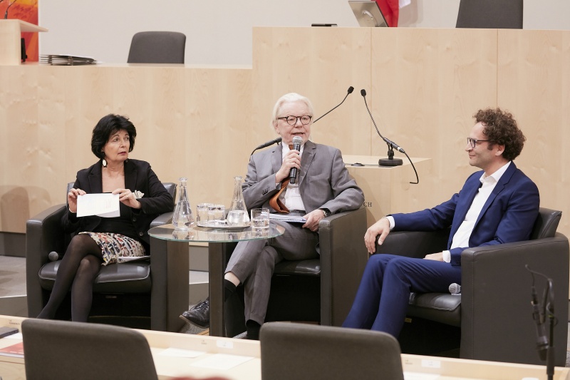 Podium von links: Christiane Spiel Universität Wien, Moderator Joachim Riedl Wochenzeitung Die Zeit (am Wort), Edward Strasser The Innovation in Politics Institute