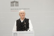Am Rednerpult: Gerhard Zeihsel, Sudetendeutsche Landsmannschaft in Österreich (SLÖ)