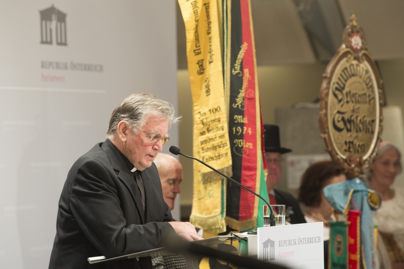 Am Rednerpult: Karl Rühringer, Domdekan Prälat