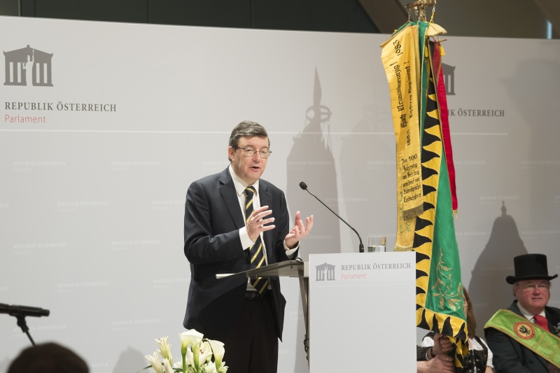 Am Rednerpult:  Lothar Höbelt, Institut für Geschichte, Universität Wien