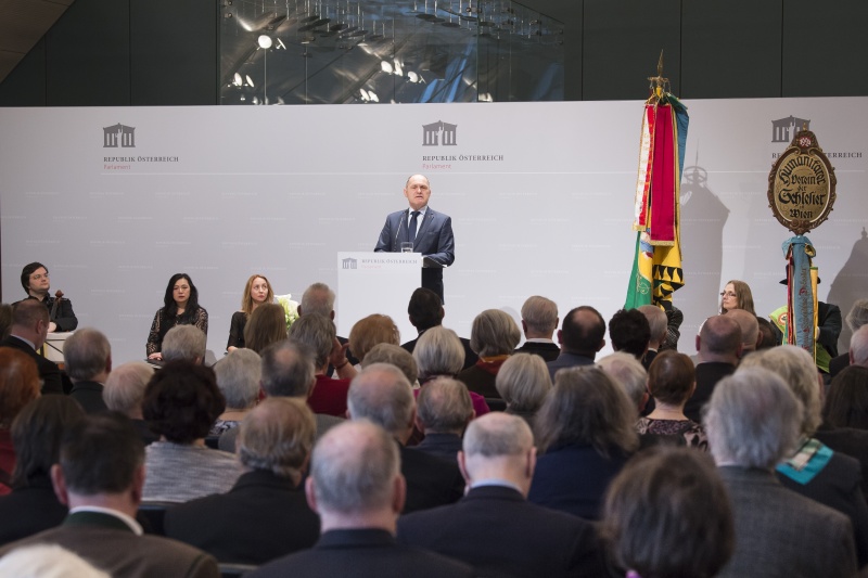 Am Rednerpult: Nationalratspräsident Wolfgang Sobotka (V).Blick Richtung VeranstaltungsteilnehmerInnen