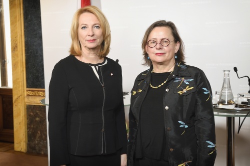 Von links: Zweite Nationalratspräsidentin Doris Bures (S), Geschäftsführerin der Interventionsstelle gegen familiäre Gewalt Rosa Logar