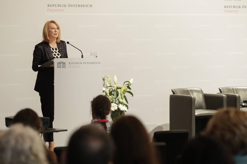Begrüßung durch Zweite Nationalratspräsidentin Doris Bures (S)