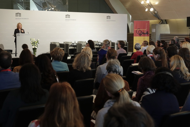 Begrüßung durch Zweite Nationalratspräsidentin Doris Bures (S)