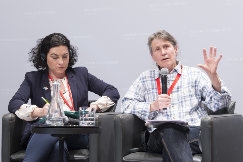 Panel: Unterstützende Hilfe für von Gewalt betroffenen Frauen. Am Podium von links: Daniela Gloor, Social Insight, Forschung, Evaluation, Beratung in der Schweiz, Branislava Marvanova Vargova, Rosa, Center for Woman, Tschechische Republik