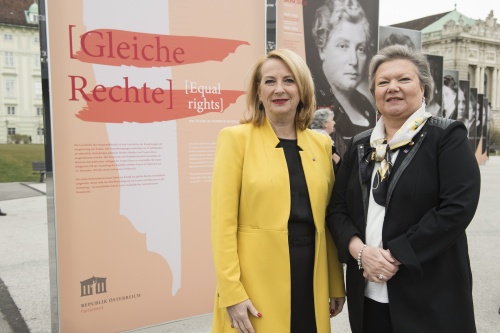 Von links: Nationalratspräsidentin Doris Bures (S), Nationalratspräsidentin Anneliese Kitzmüller (F)
