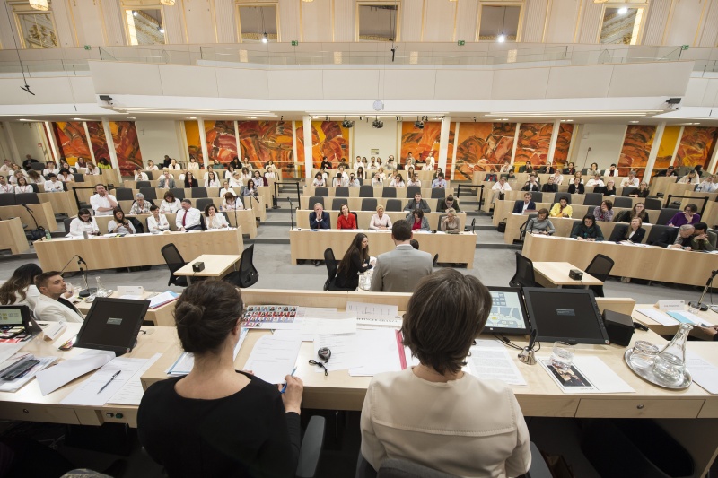 Blick vom Präsidium in Richtung SitzungsteilnehmerInnen