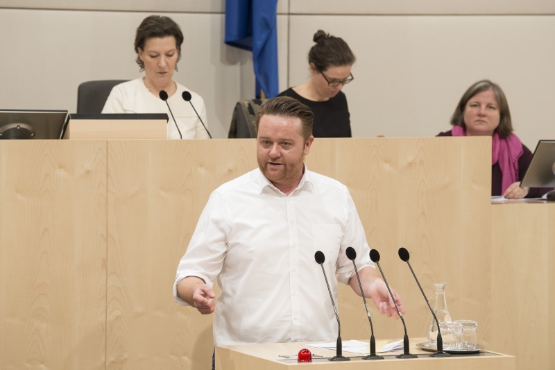 Am Rednerpult: Nationalratsabgeordneter Mario Lindner (S)