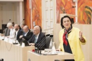 Am Rednerpult: Nationalratsabgeordnete Gudrun Kugler (V)