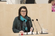 Am Rednerpult: Nationalratsabgeordnete Elisabeth Pfurtscheller (V)