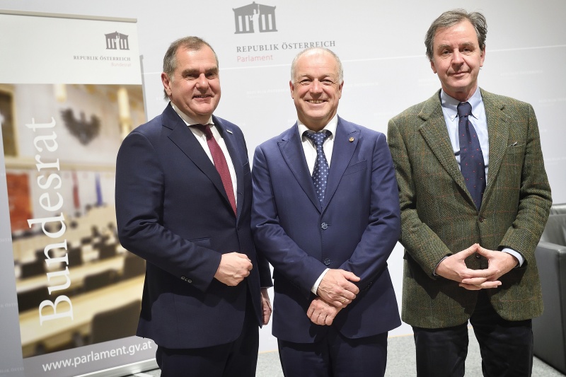 Von links: Präsident der Österreichischen Vereinigung für das  Gas- und Wasserfach Franz Dinhobl, Bundesratspräsident Ingo Appé (S), Direktor der Zentralanstalt für Meteorologie und Geodynamik Michael Staudinger