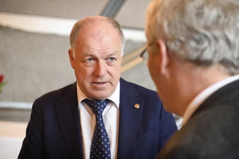 Bundesratspräsident Ingo Appé (S) im Gespräch