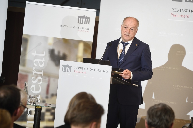 Begrüßung durch Bundesratspräsident Ingo Appé (S)