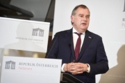 Impulsreferat vom Präsidenten der Österreichischen Vereinigung für das  Gas- und Wasserfach Franz Dinhobl