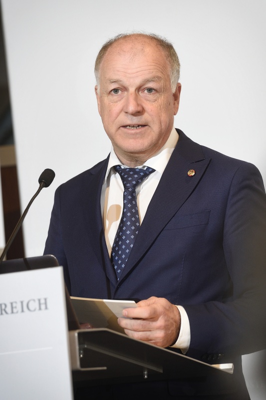 Begrüßung durch Bundesratspräsident Ingo Appé (S)