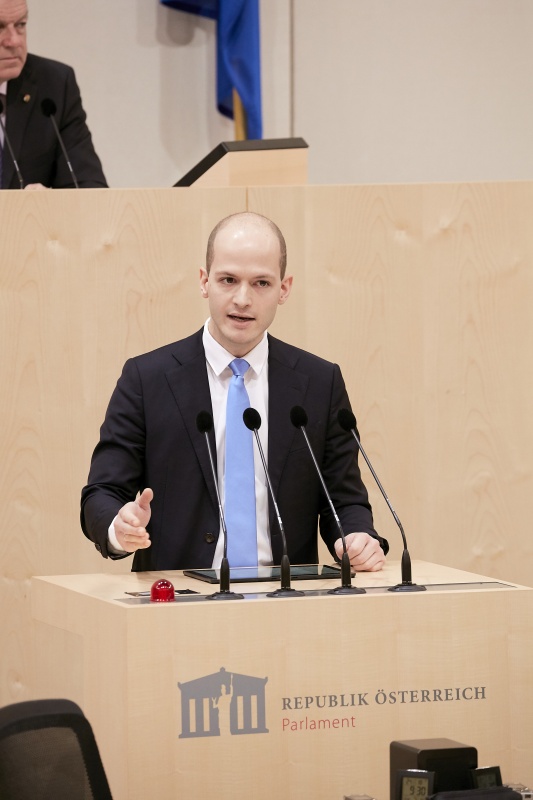 Bundesrat Michael Schilchegger (F) am Rednerpult