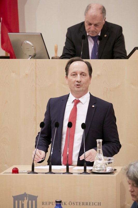 Bundesrat Günter Kovacs (S) am Rednerpult