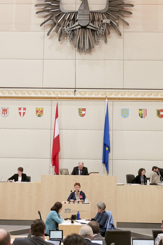 Bundesrätin Bettina Lancaster (S) am Rednerpult