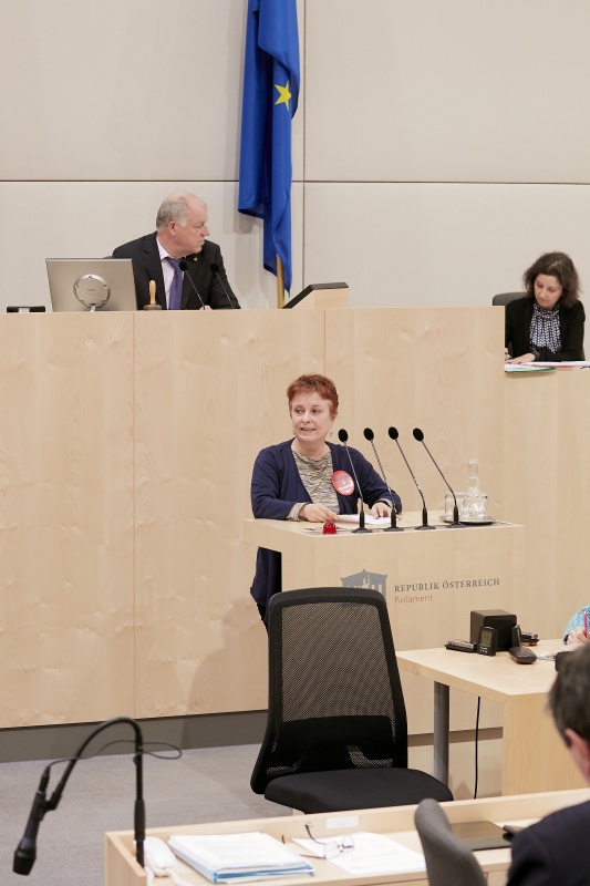 Bundesrätin Bettina Lancaster (S) am Rednerpult