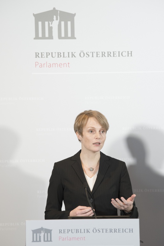 Am Rednerpult: Studienautorin Eva Zeglovits