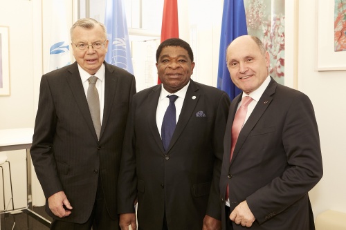 von rechts: Nationalratspräsident Wolfgang Sobotka (V), Generalsekretär der Interparlamentarischen Union Martin Chungong, Yury Fedotov DG-UNOV,