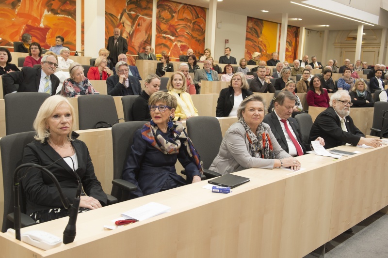 Von links: Volksanwältin Gertrude Brinek, Ingrid Korosec, Präsidentin des Österreichischen Seniorenrates, Nationalratspräsidentin Anneliese Kitzmüller (F), Peter Kostelka Präsident des Österreichischen Seniorenrates, Fred Turnheim, Präsident des Österreichischen Journalisten Clubs